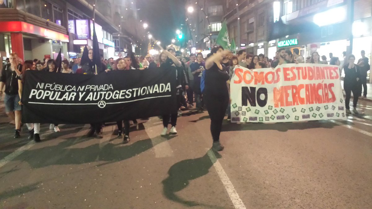 Rafa_o_m's tweet photo. Sí a la educación pública. Sí a una ley educativa justa. No más recortes. No a la educación privada #EducaciónPublica #EducaciónParaTodos https://t.co/Pg5Gnuw0GY