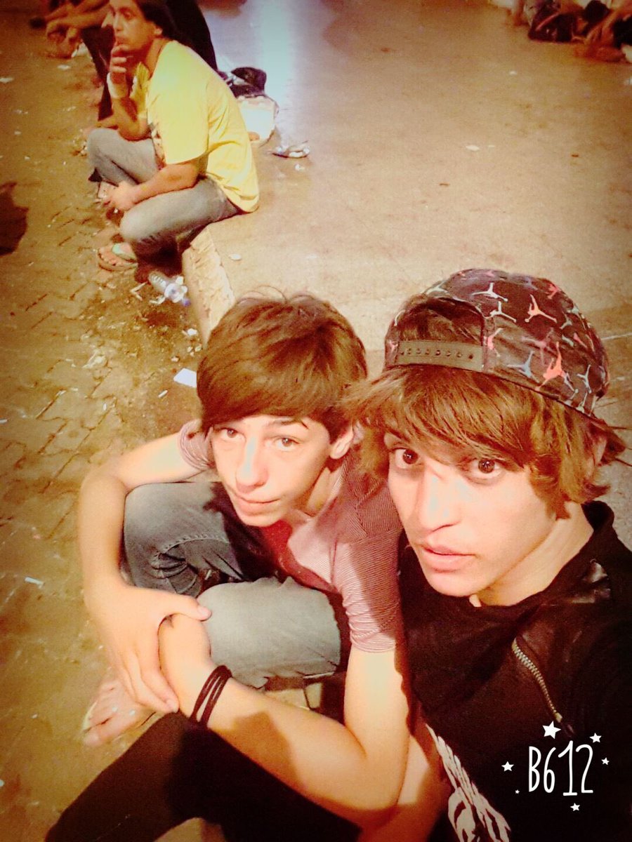 #سرك
#لا_تحطه بحلك ياهو #الجان
تره #الشجره_الخفيفه
#يطيح منها #العش