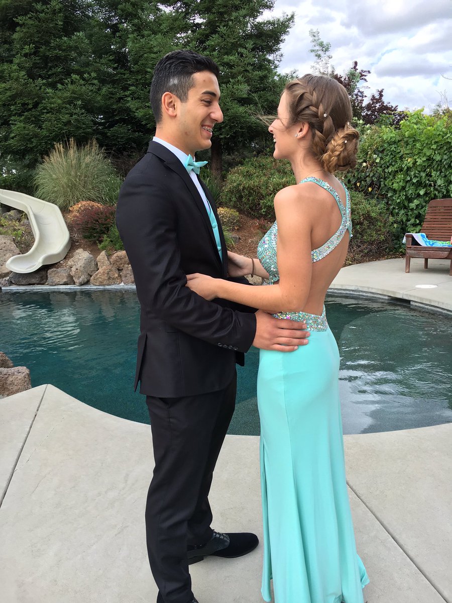 Ash_defraga7's tweet image. Heyy girls! I'm renting my senior ball dress if any of you are interested! And I'll be in town this coming up week. Text me or DM me😊 @sac