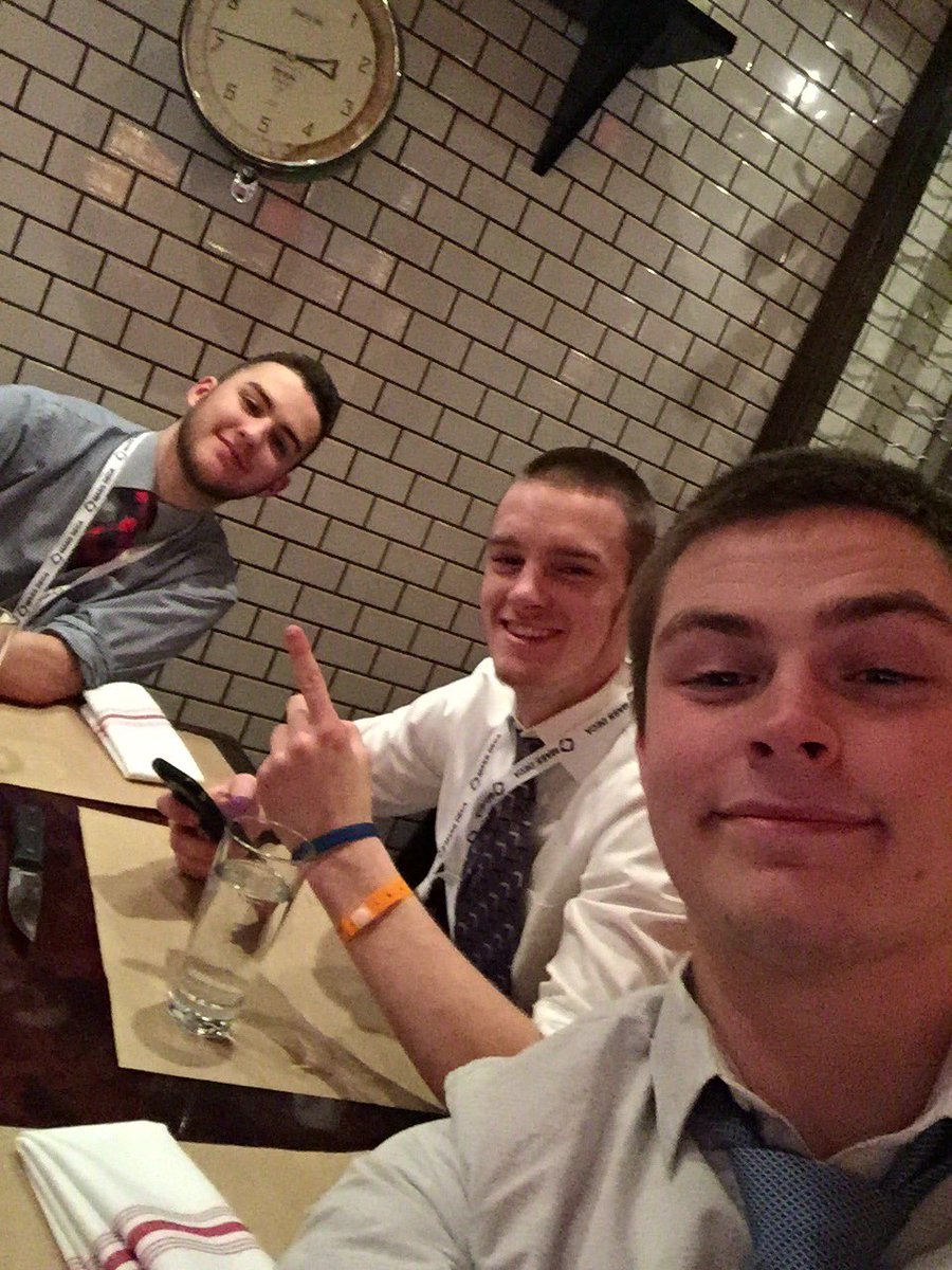 TheWaveInc's tweet photo. Yet another #WaveNightOut fueling up for a big day tomorrow #StudentNetwork https://t.co/fByW9wTJtw