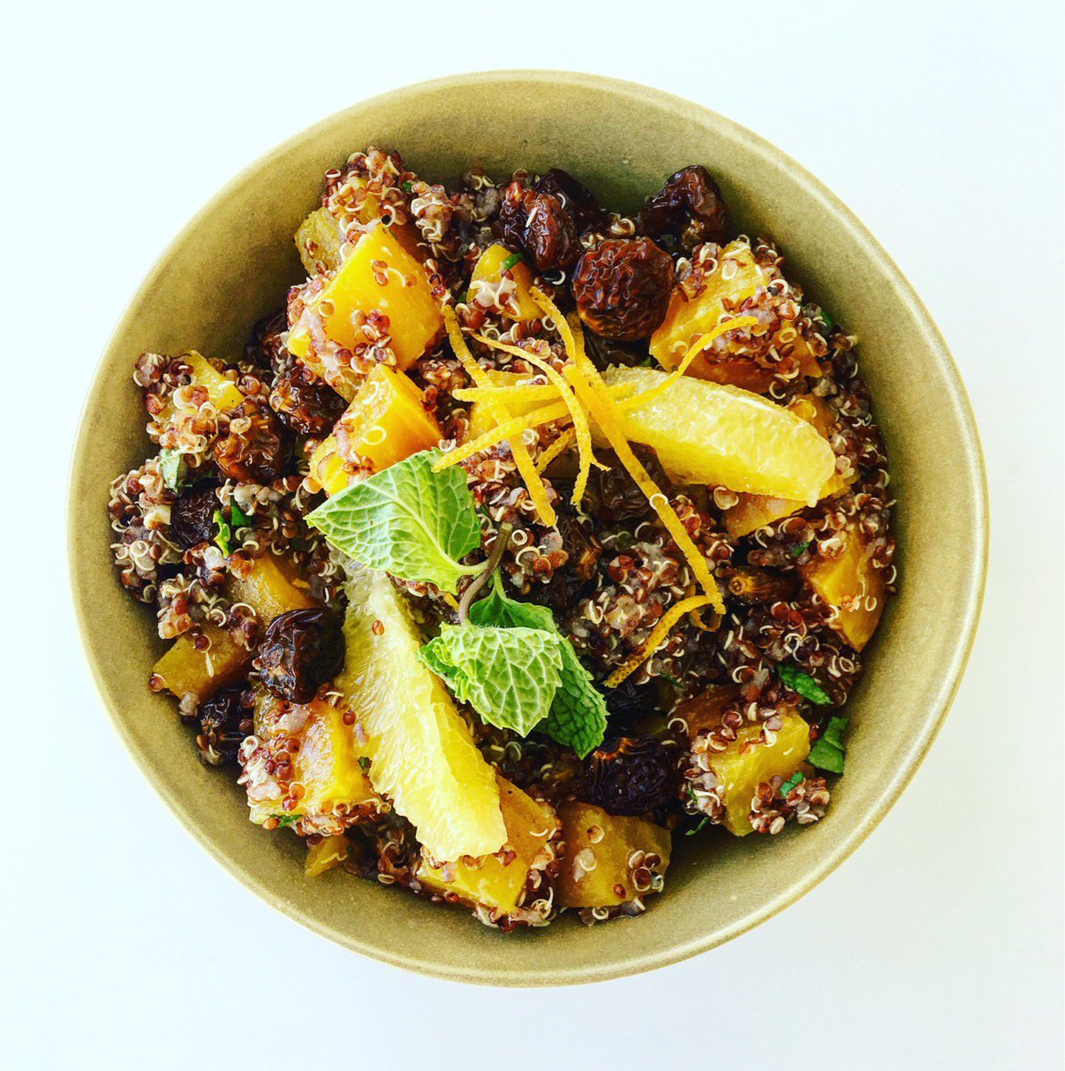 Have you tried our #deliciouslyjuicy golden berries? Enjoy them in this delicious salad by the @veganblondes: bit.ly/2laAlX6
