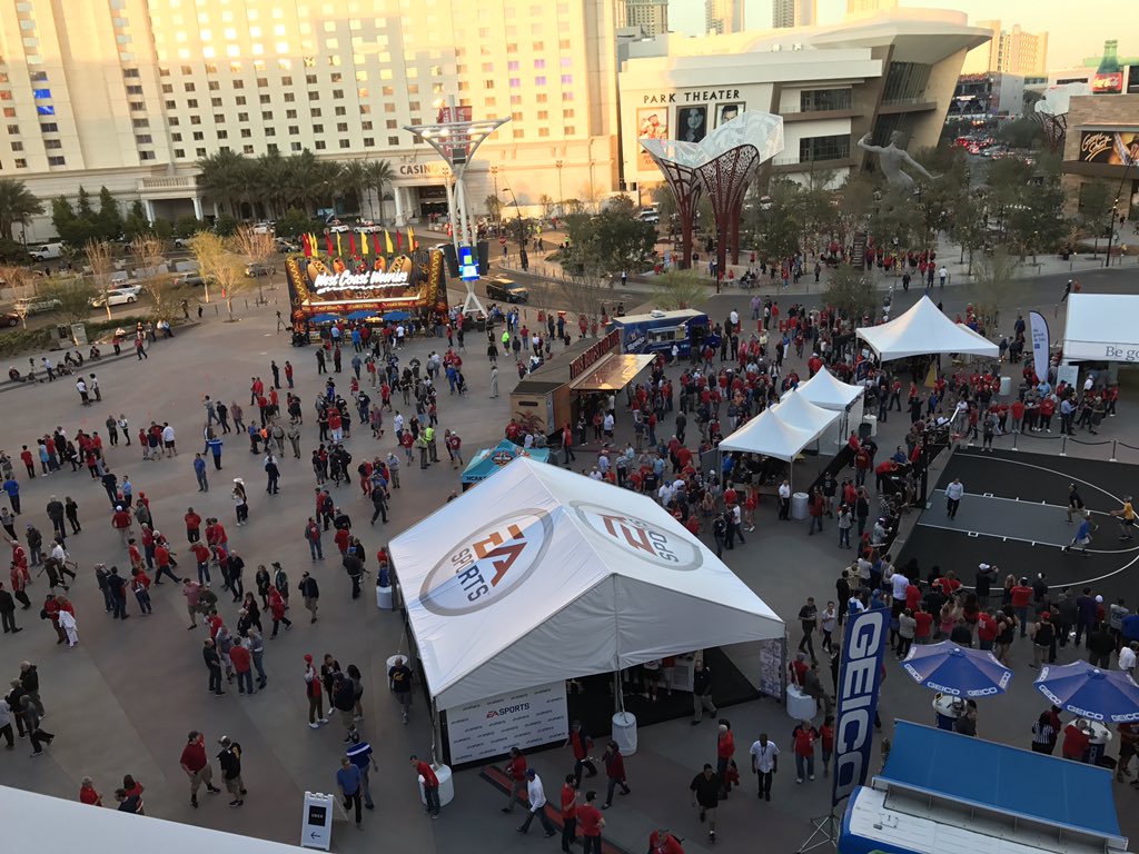 keithfly12's tweet photo. Wildcats hunt in packs. Buffaloes are natural prey of the fierce Wildcats. The Wildcats have arrived. #pac12hoops https://t.co/ZlLSOFXjuO