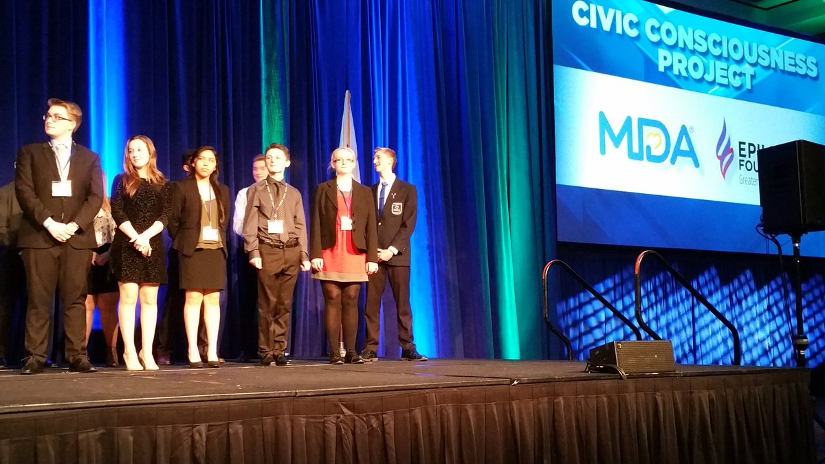 EAHSDECA's tweet photo. @EAHSDECA Prez @Gahbae repping for Community Service #ILOwnIt #ILCDC https://t.co/4EMPHyBARU