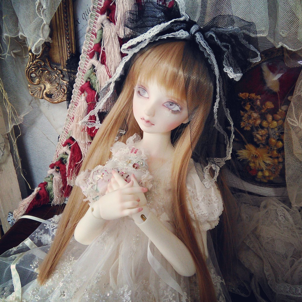 VertusMaria's tweet photo. 背景アイテムにも使えるロングチュール飾りも黒と生成と1つづつ持って行こうかと思います。
星待ちチュニック、少しずつお届けできておりますが後半の方々へは今しばらくお待ち頂くことになり申し訳御座いません(;_;) https://t.co/MCjdh5dkS2
