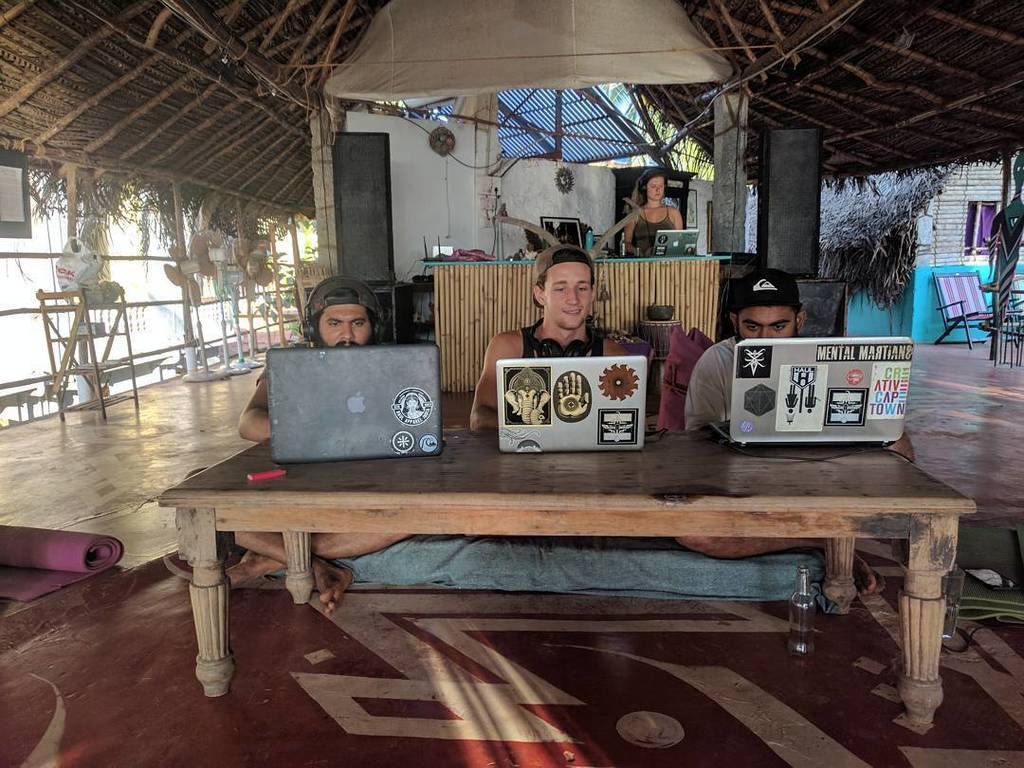 •Musical minds• 
@_hakuu giving a workshop on Abelton. You can join him every Tuesday and … ift.tt/2nl44et