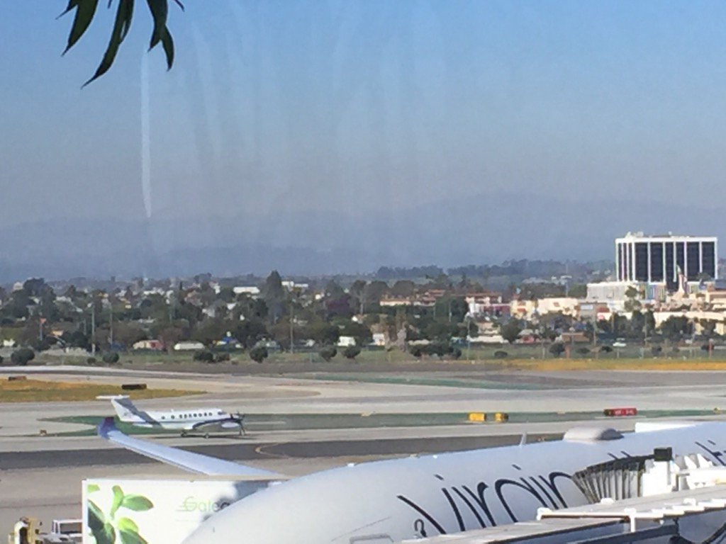 neilprimejll's tweet photo. Somewhere out there is #Hollywood sign. #LAX #G&amp;T leaving after amazing #JLLAcademy listening to #calvinharris - nice https://t.co/QoiZpNZzi9