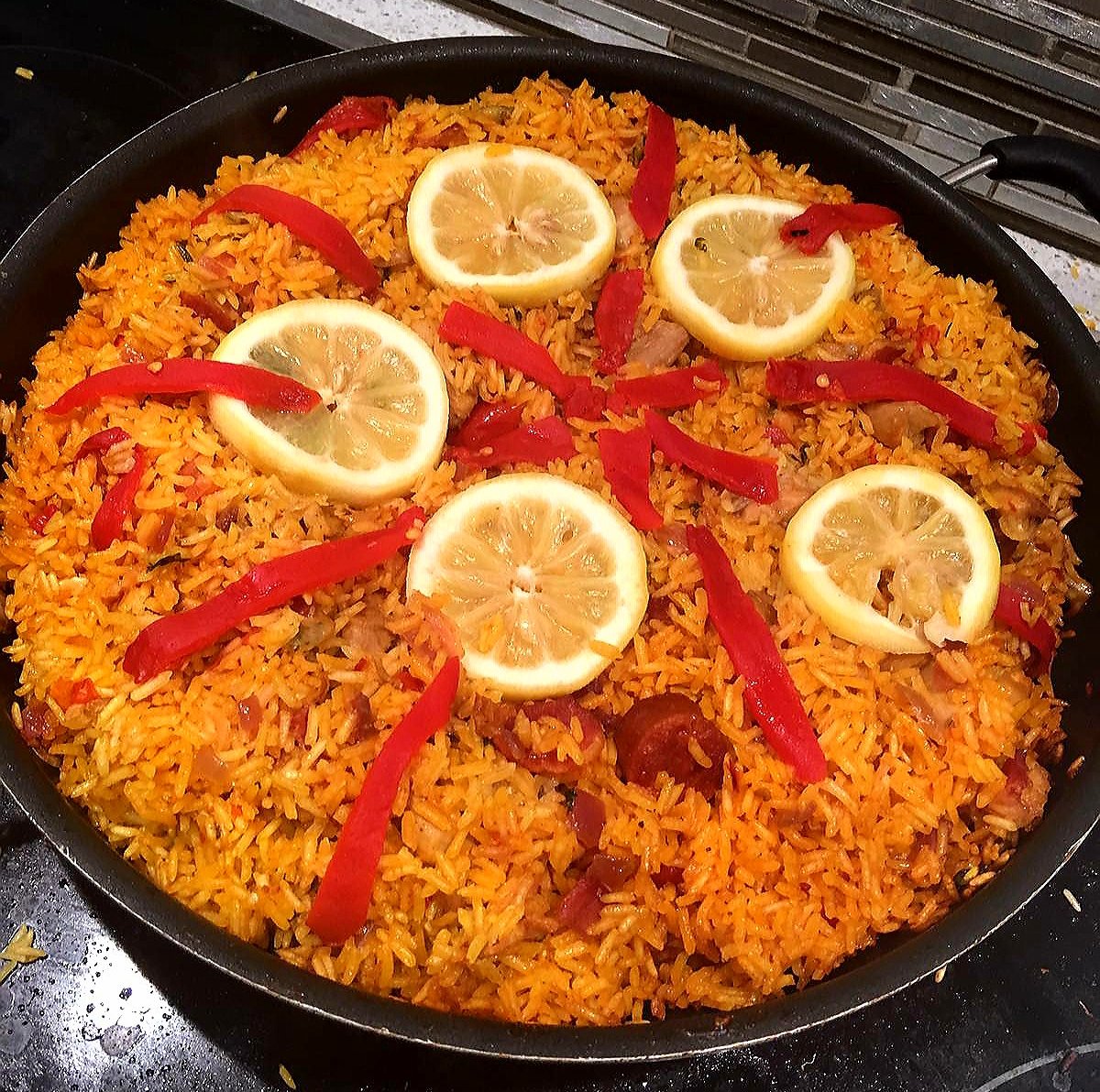 edigiba's tweet image. Homemade paella by @AleBaezMD #delicious #dominicanpaella #chefpapi #papabear #docscancook