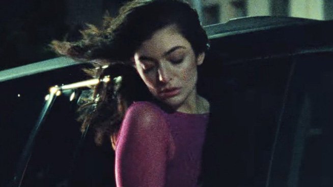 popdocepop's tweet photo. Lorde hoje lançou mais uma música do novo álbum. Ouça Liability e leia mais sobre a canção: https://t.co/MAp6sKAGkN https://t.co/Hid6meH5SI