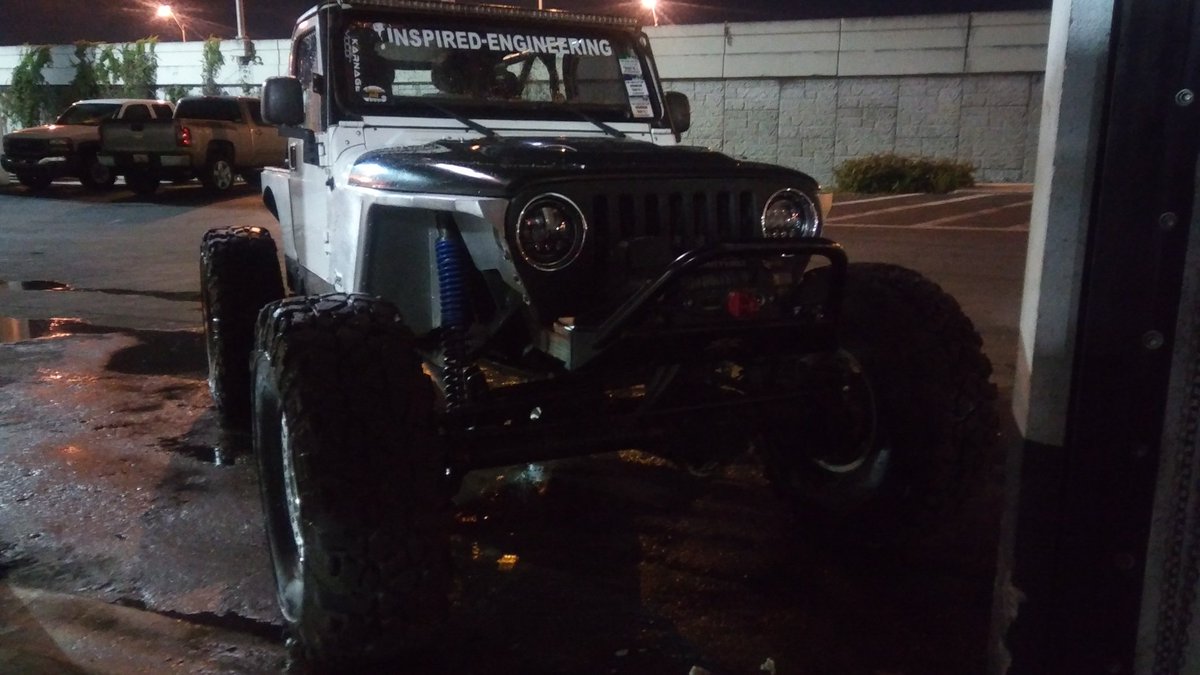 TonsofFunTours's tweet photo. Brought my YJ to the mechanic and look who I ran into @THEJeepMafia @JeepCraze_ @trlr8djeep @timothy60346266 @Jeep_Clan @kokks29 @SethVoss https://t.co/lHn0lXPUEI