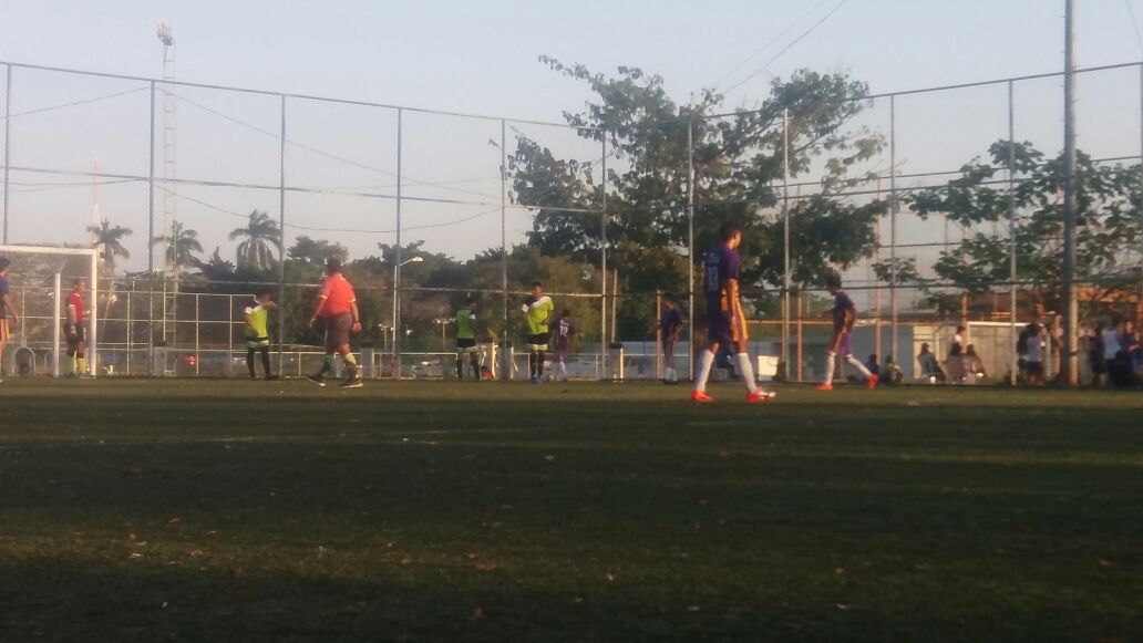 Upemoroficial's tweet photo. En las #InterUpols de Tabasco, los #LobosRojos gana 3-2 contra Chiapas, en Futbol 7 Varonil.
¡Vamos #Morelos! https://t.co/cMmZQJMQ2d