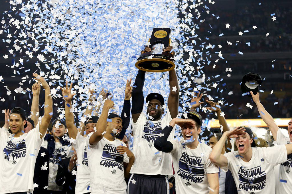 SC__Speaks's tweet photo. The #NCAA #basketball gods have bestowed another year of upsets, buzzer-beaters and fantastic signs #MarchMadness 
https://t.co/ESdZK6tmOb https://t.co/MeYmRXk3zR