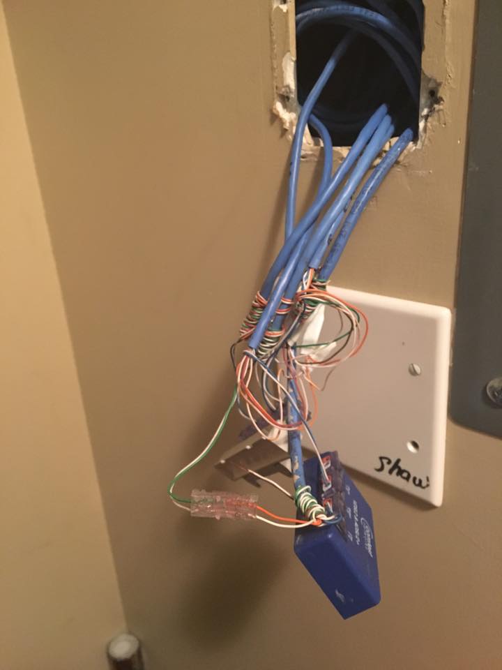 HHarebear's tweet photo. @TELUSsupport, hey this is how my home was left after one of your guys came into my home.. there was a white cover on it before hand… https://t.co/3r0WEZrJhQ