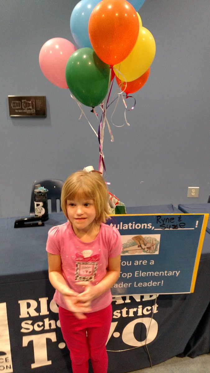 cindysymonds's tweet photo. @RTEFlightStatus Reading Prize Patrol Thursday winners, Lily & Hannah and Suzie & Ryne. Great readers! Congrats! #readathonfun https://t.co/60g2hGeysc