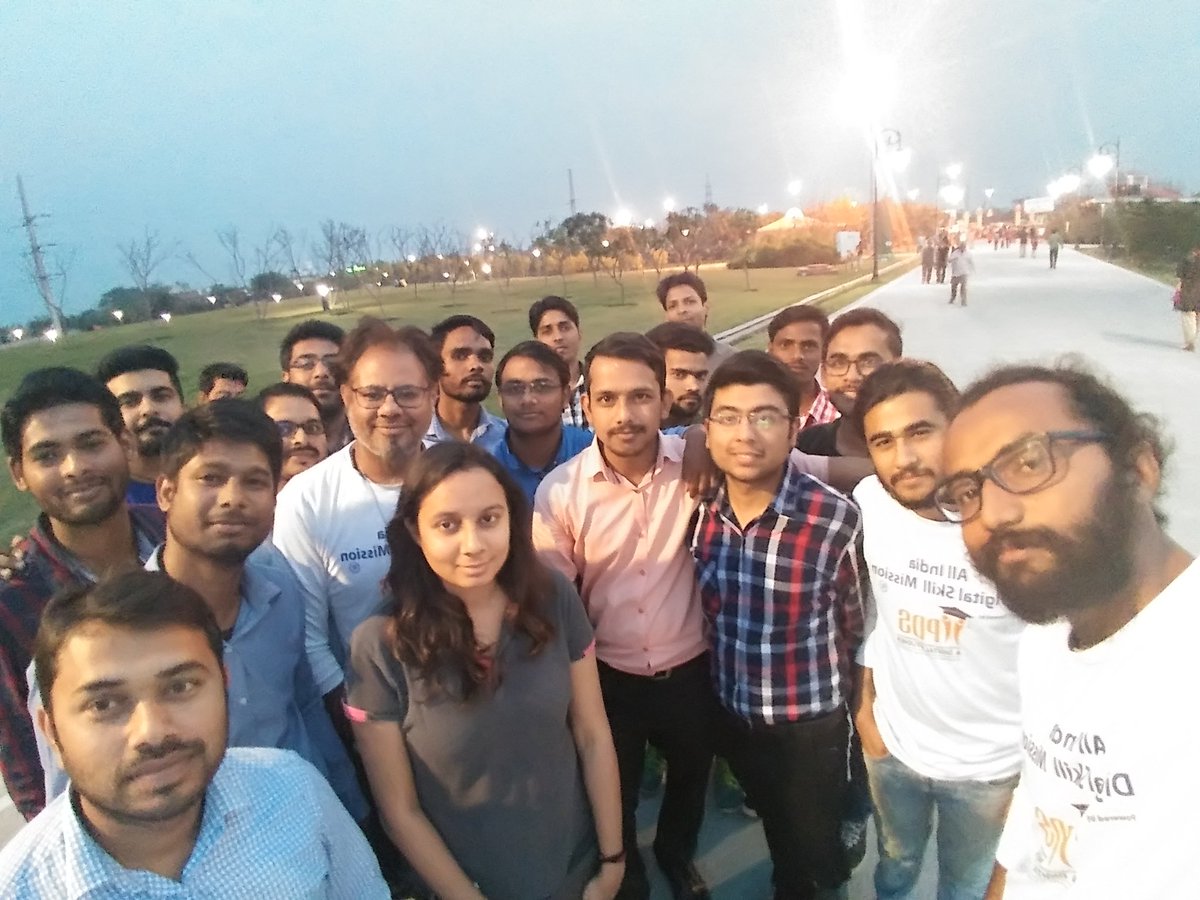 After conducting Lucknow Bloggers Meet, the team is off to Agra. 
We are reaching India Gate on 12 March. 
#AIDSM