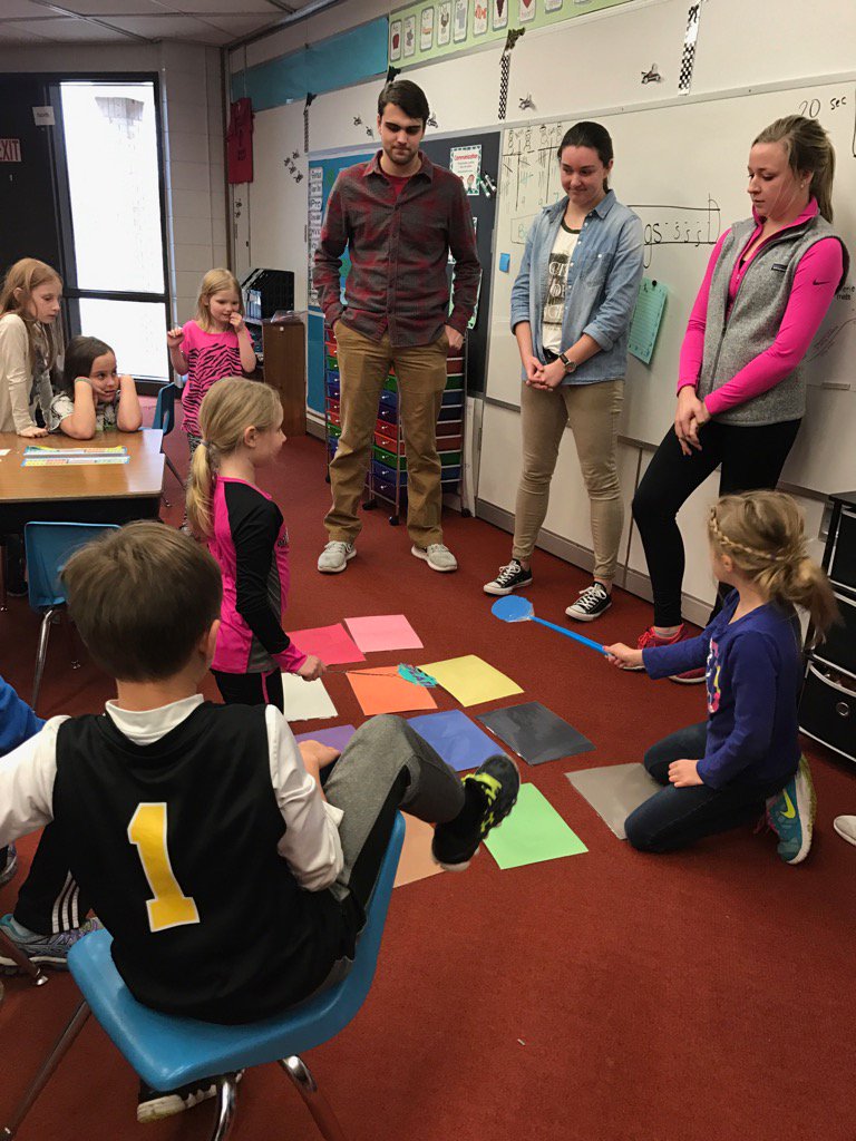terafriederich's tweet photo. Another exciting and successful Spanish lesson today!! #spiritlakecsd @dbolluyt @hvugteveen https://t.co/BrmcDiM1xT