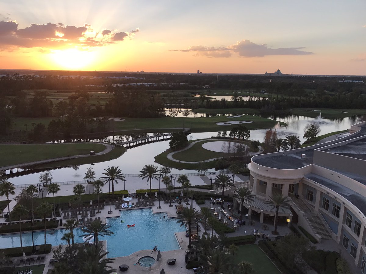OBBear's tweet photo. Amazing first night in Orlando @WaldorfAstoria #LuxuryTravel https://t.co/c2fWSOYtc3