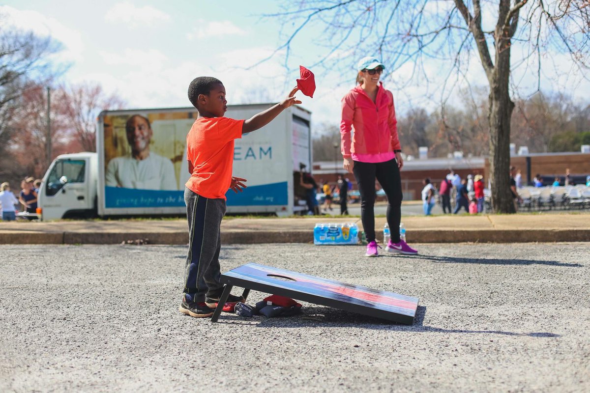 cmdreamcenter's tweet image. Don't just toss away your week. Commit to make a difference! Join us this weekend to give back and make Charlotte a little more beautiful?