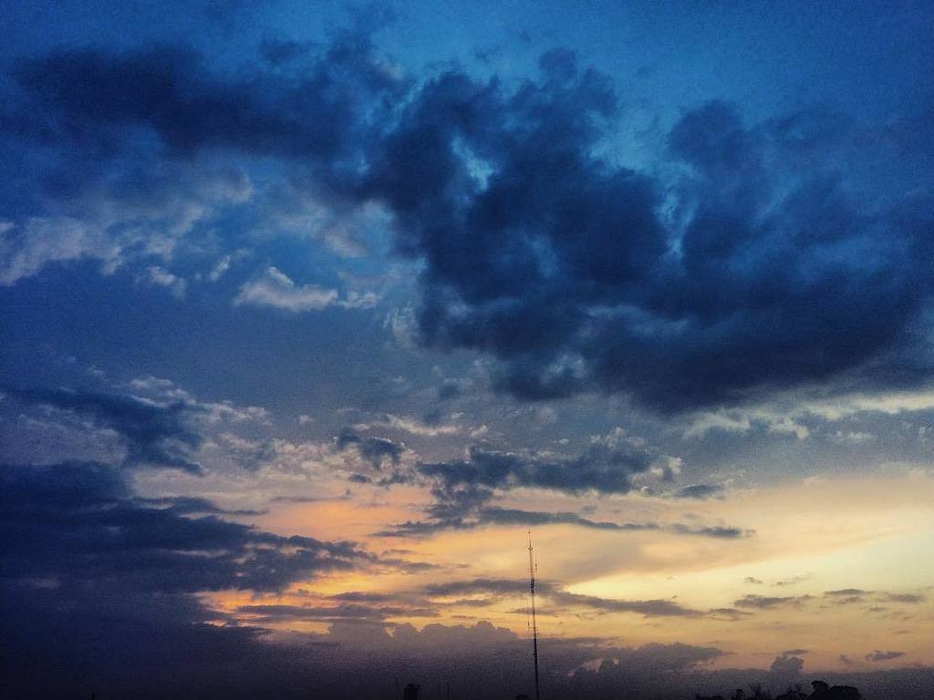 tarek_morell's tweet photo. When the sun goes down... 🌧☔️🏙🌃 #perfect #almostnight #procamapp #cityphotography #raining… https://t.co/knZF3tslqz https://t.co/X3aLE2CBJm