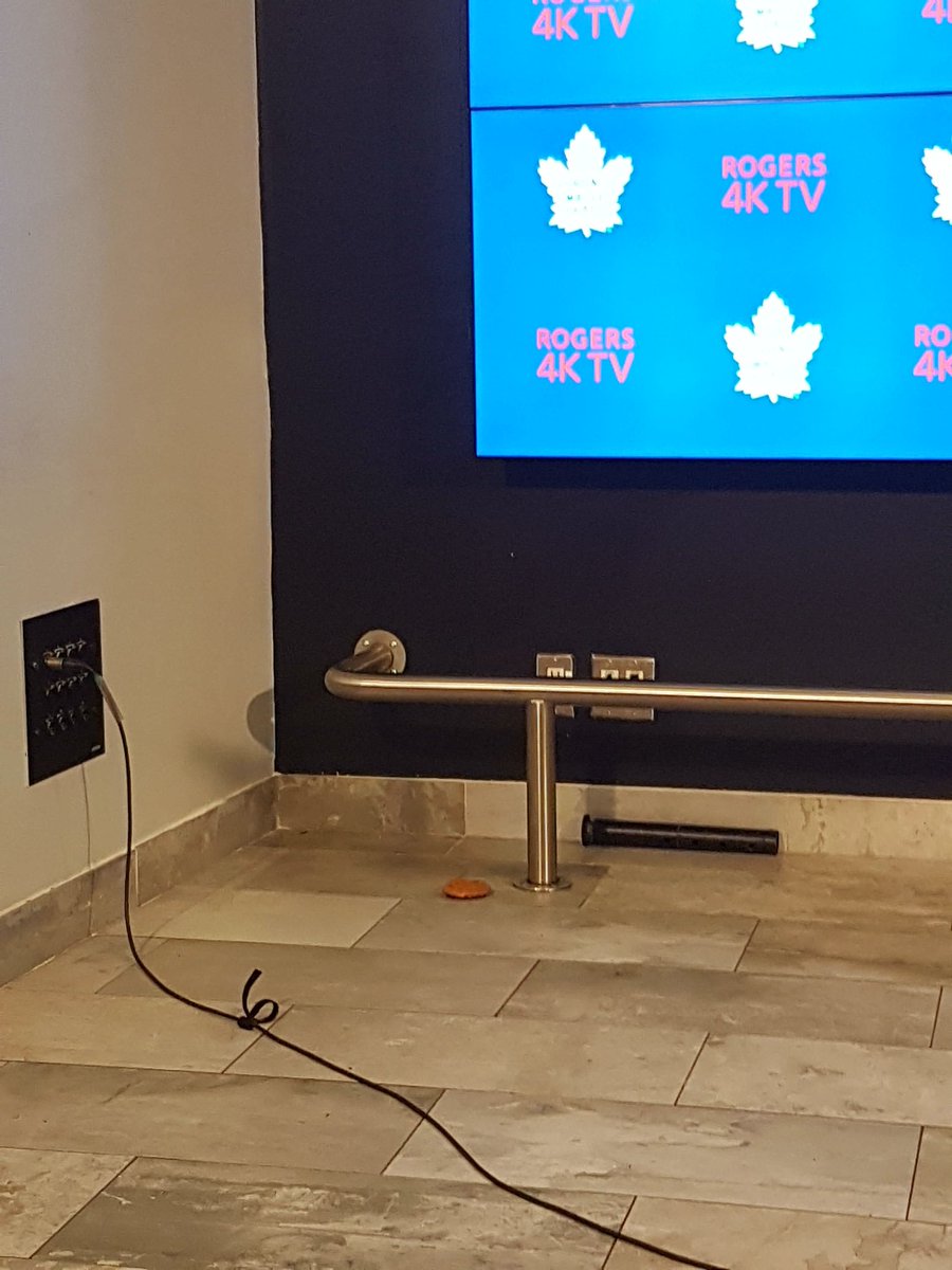 mirtle's tweet photo. Someone left a cookie on the floor where Babcock gives his pressers. #floorcookie https://t.co/skQQRE9Gs8