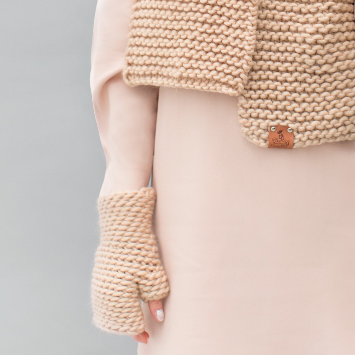 Een heerlijk voorjaarszonnetje maar op de fiets is het fris. Handwarmer 'Ton' komt nu goed van pas! Shop 'Ton' op grannysfinest.com/wanten/handwar…