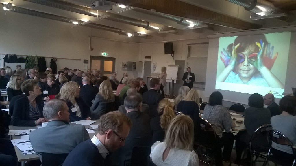 VictoriaAllard1's tweet photo. @kommunalradet o @mwengholm inleder länets workshop Strategier för framtidens hälsa, ledd av @S_K_L @FoU_regionjkpg https://t.co/LKBrHmC1VP