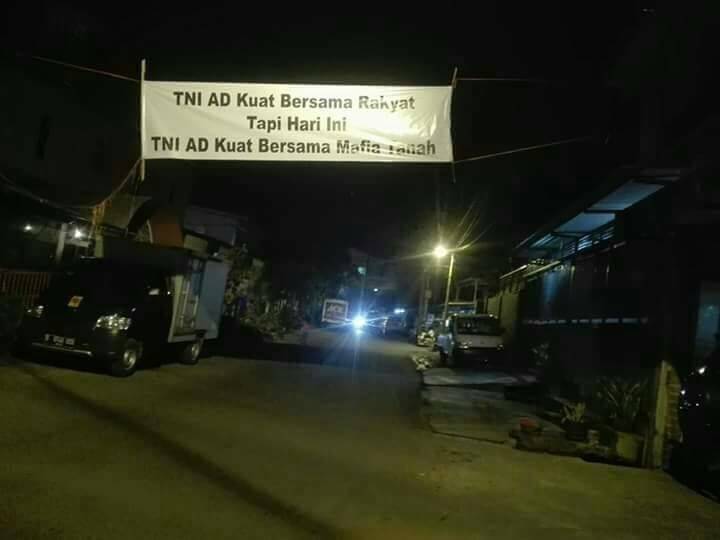 Pakaluru_MKS's tweet photo. Setau ku saya, TNI itu yg menjaga NKRI, tapi knp tawwa malah TNI yg mengambil tanah warga NKRI???? #SaveBaraBaraya #SaveAblam https://t.co/Qx4RdVVRIk