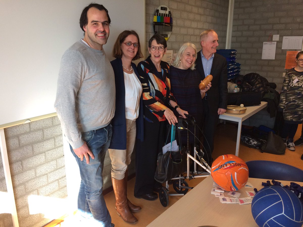 rogier_tetteroo's tweet photo. Superleuk bezoek Jetta Klijnsma aan 't Carillon Gouda over kindpakket en bestrijding kinderarmoede oa met kinderburgemeester @AD_GroeneHart https://t.co/bwQCwAIGxN