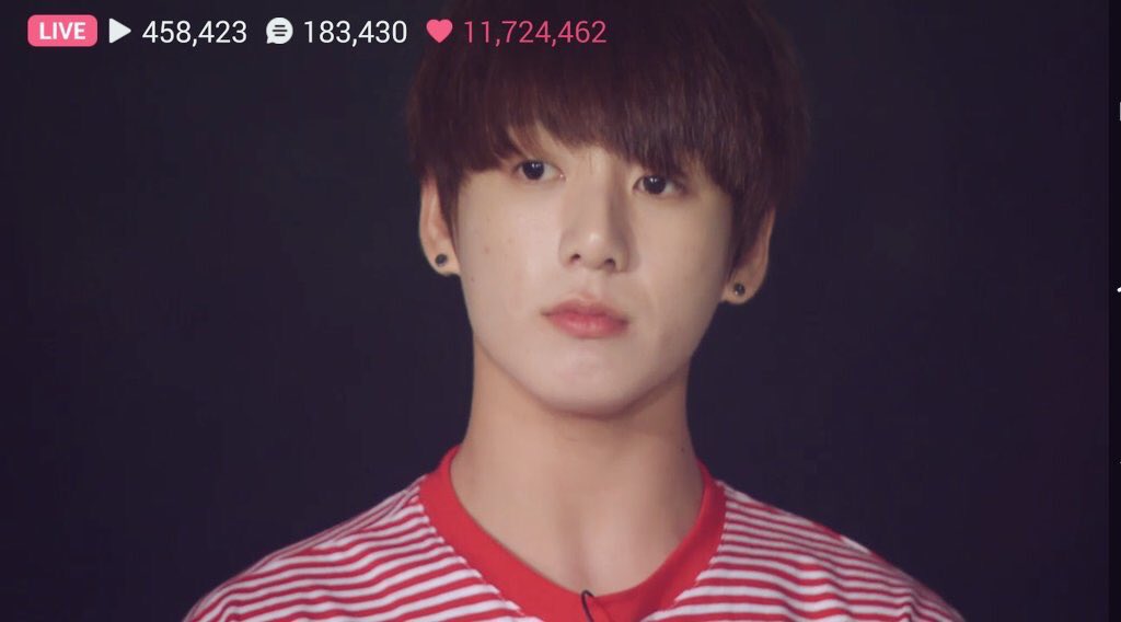 bts___kook91's tweet photo. グクのフォルダ開く度にこの日のグクが目に止まって、一瞬すごく悲しくなる、、☹️けど、自分がすごく辛い時、グクもあの時頑張ってたって思うとすごく頑張れるからすごい😌疲れた時には笑顔が一番だけどね🐰 https://t.co/xn35NQ2rAd