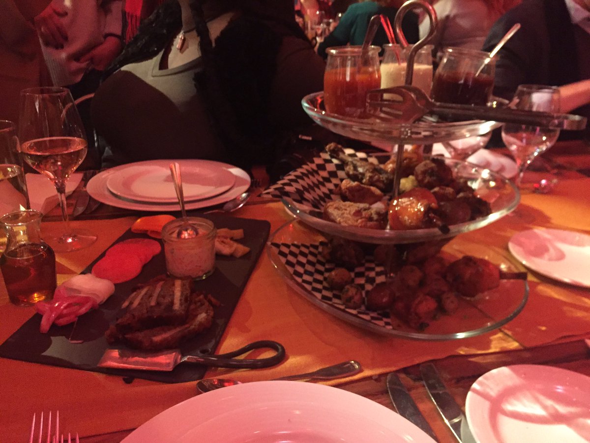 nicole_yeba's tweet photo. 2nd service of #cheferable @scena_mtl tonight @vieuxportmtl! #maple #urban #sugarshack #montreal #scenamtl #flavourandflare https://t.co/9OLcdFmuTW