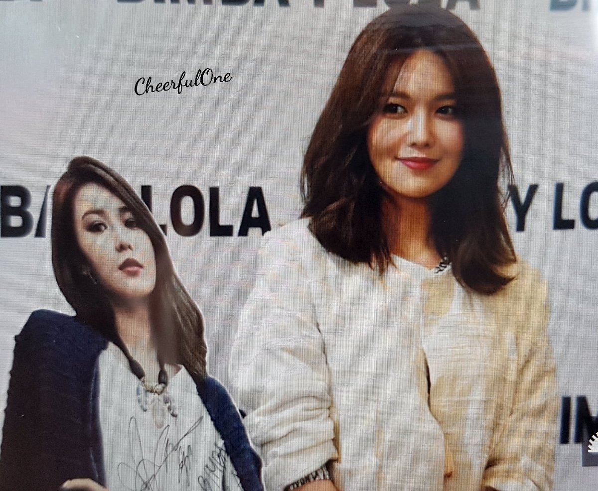 [PIC][10-03-2017]SooYoung tham dự buổi Fansign cho dòng thời trang "BIMBA Y LOLA" tại Lotte Department Store vào chiều nay C6iIEfZU4AEKFRv