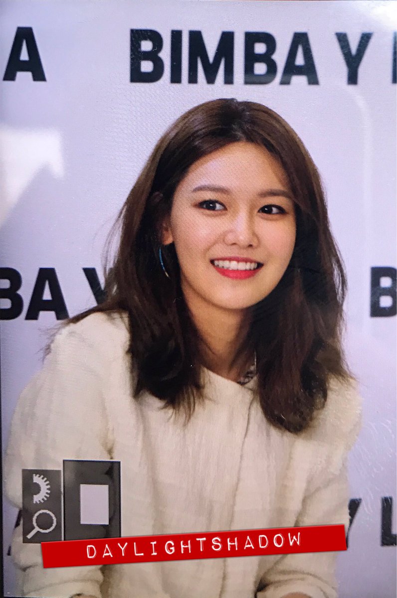 [PIC][10-03-2017]SooYoung tham dự buổi Fansign cho dòng thời trang "BIMBA Y LOLA" tại Lotte Department Store vào chiều nay C6iJp1kV4AAv-7c