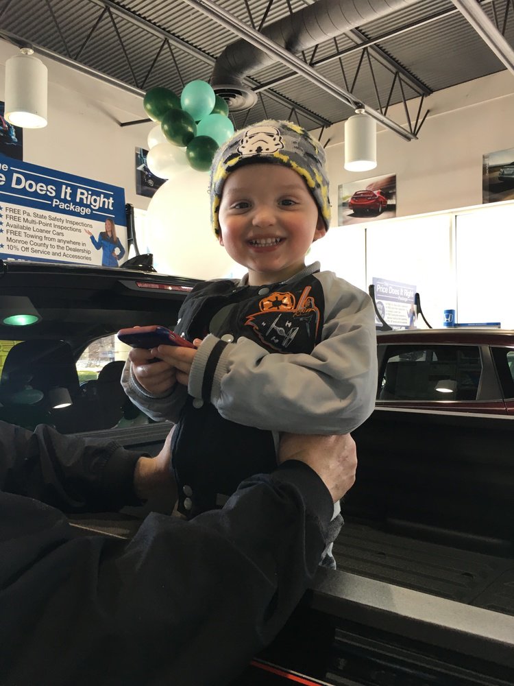 danyelluhhxo's tweet photo. Went to go look at cars would have loved to have one with me than #2cooltobecold #sponsored https://t.co/MgRtZ9ZRVt