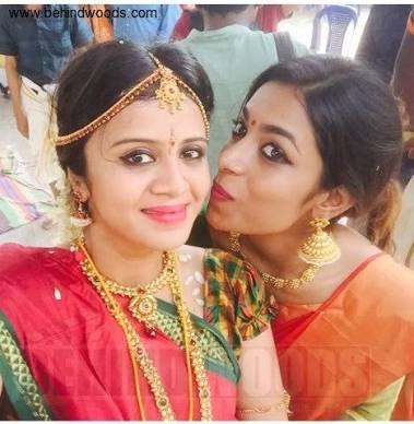 Manimadurai0505's tweet photo. #FrdsForEver @NivedhithaVJ @AnjanaVJ #Happy1stWeddingAnniversaryChandrANjana @moulistic எனதன்பு வாழ்த்துக்கள் 😘❤ https://t.co/NLnT9z7Iaz