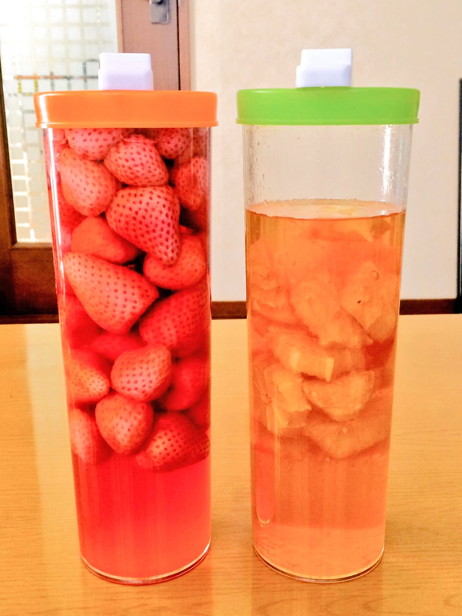 ほぼ一週間経ったので、レモン酒の方は皮だけ回収しました🍋
いちごの方も色が抜けて白っぽくなってます。
美味しくなるといいなぁ
#外飲みナイト
#あいえな酒造