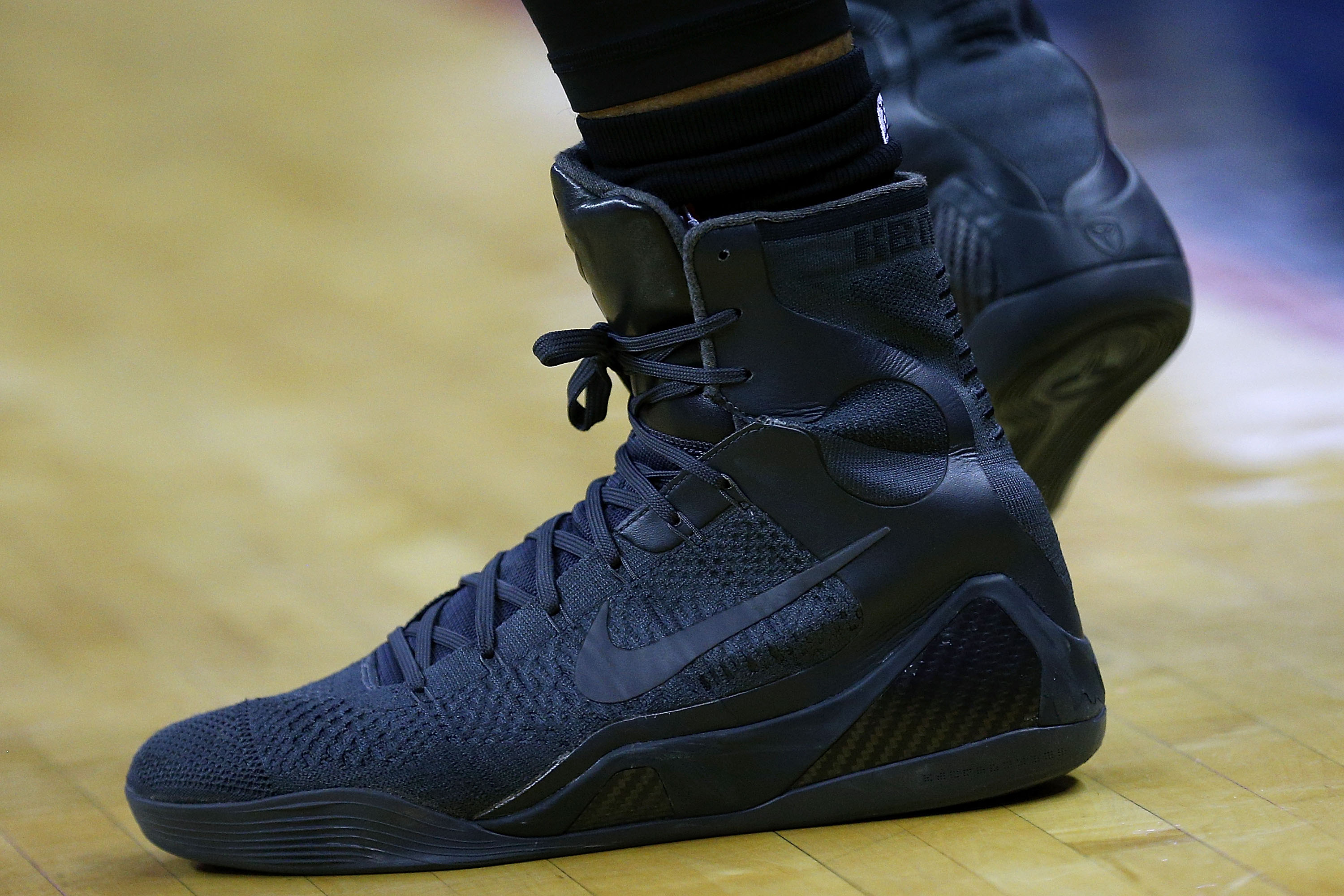 SoleCollector on X SoleWatch DeMar DeRozan wearing the Nike Kobe 1 Prelude and Nike Kobe 9 Elite FTB. https t vhJmlZeZop X