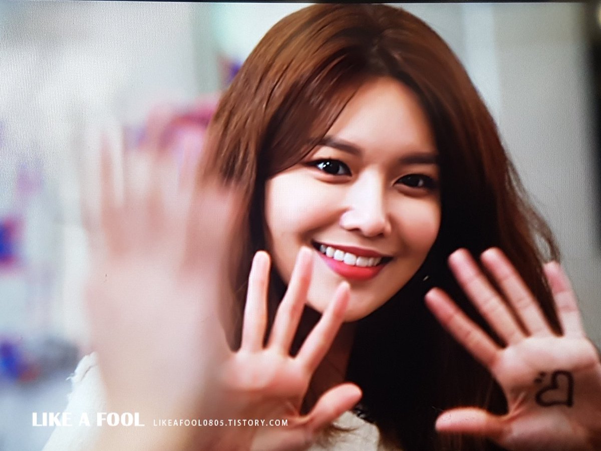 [PIC][10-03-2017]SooYoung tham dự buổi Fansign cho dòng thời trang "BIMBA Y LOLA" tại Lotte Department Store vào chiều nay - Page 3 C6iW0xEV0AAjhvV