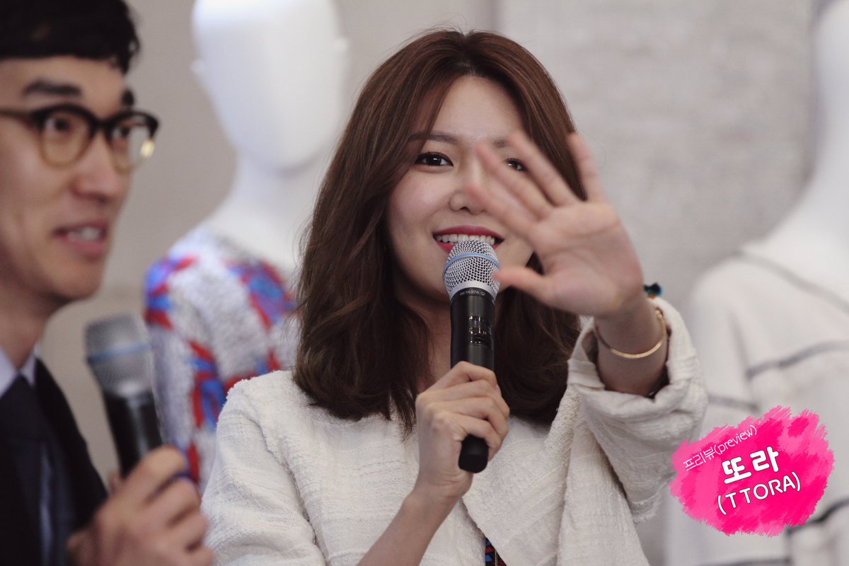 [PIC][10-03-2017]SooYoung tham dự buổi Fansign cho dòng thời trang "BIMBA Y LOLA" tại Lotte Department Store vào chiều nay C6iX1HtVAAAPEfy