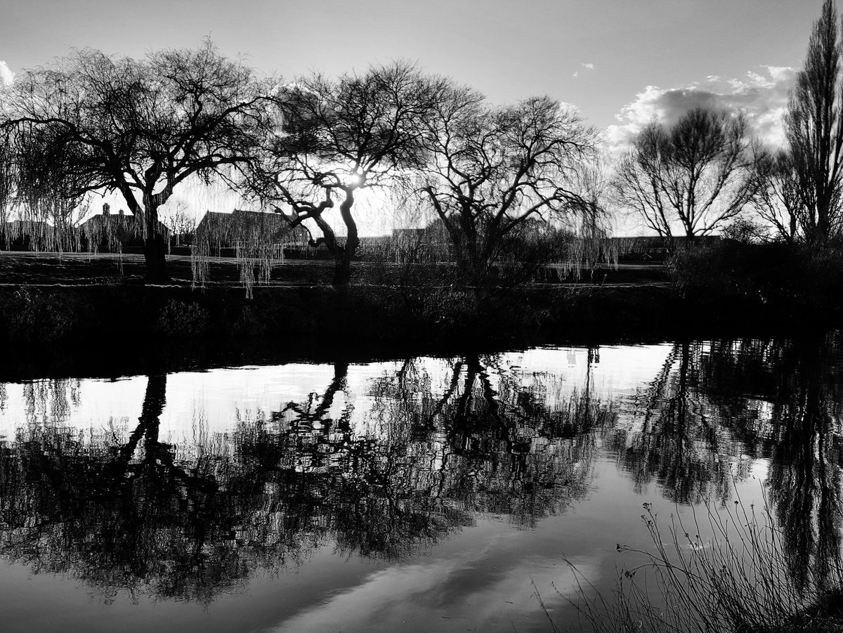 No21York's tweet photo. Reflections on an evening walk along the River Ouse with Nate.
#AmazingYork #VisitYork #RiverOuse #Sunset https://t.co/ZWxq6aYdXu