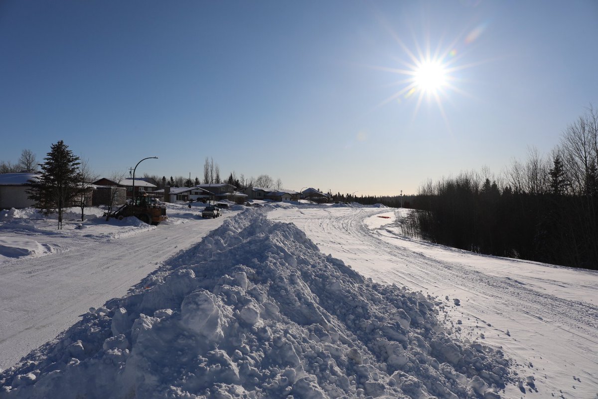 HindAbuelgasim's tweet photo. Plowing Sun☀️❄️🐱@-44 #caterpillar #cat #snow #plower #snowplowing #landscape #sun #canada #canon #canonphotography #5dmarkiv #LookNorthMB :) https://t.co/auHJqqEfLc