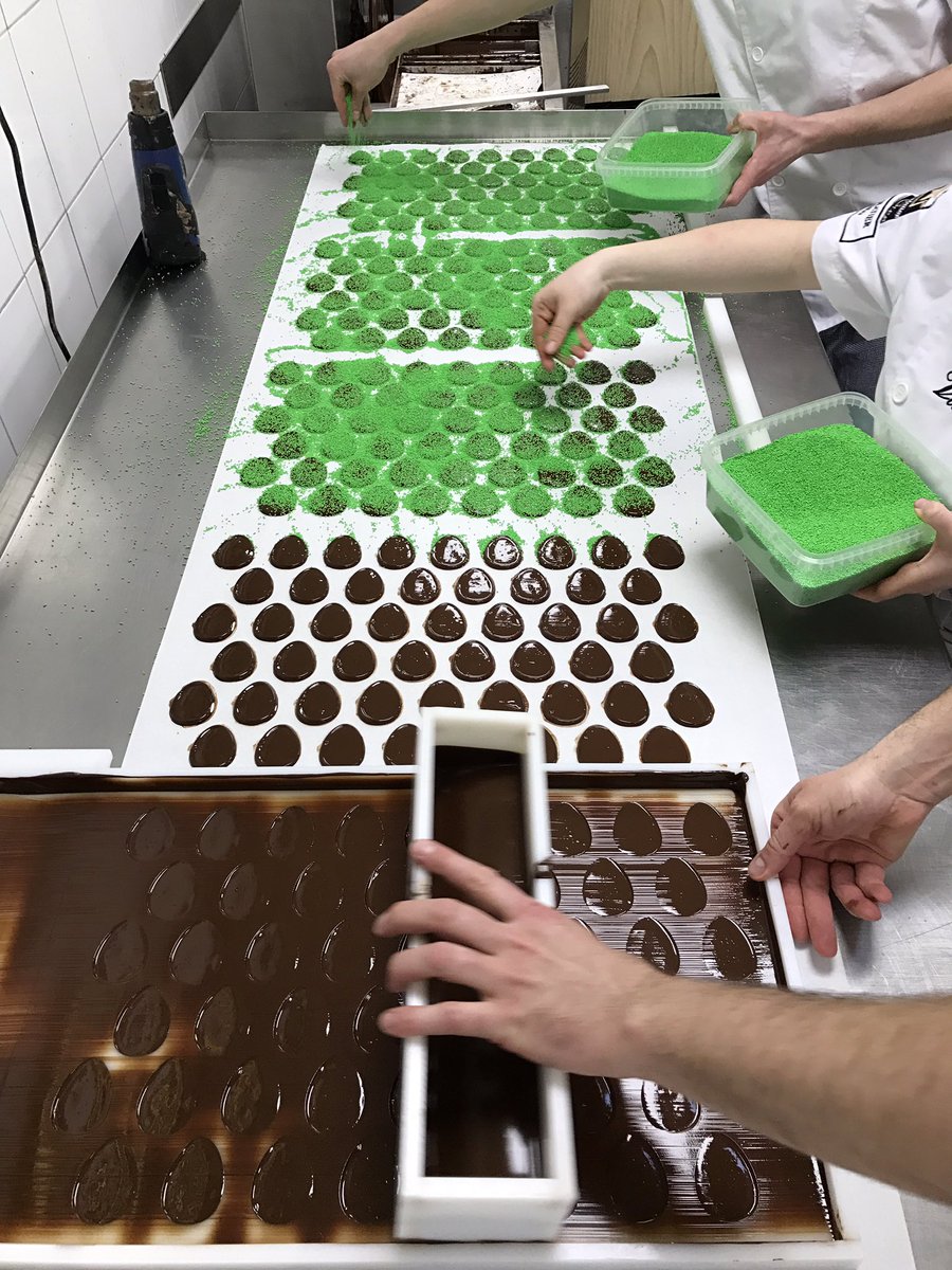 Paas chocolade maken.
Lekker van VanDam