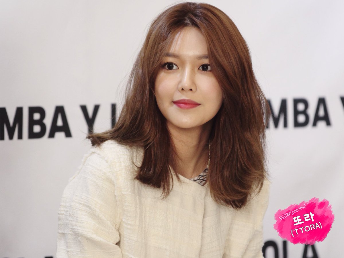 [PIC][10-03-2017]SooYoung tham dự buổi Fansign cho dòng thời trang "BIMBA Y LOLA" tại Lotte Department Store vào chiều nay C6ifC2nV4AAjQ-Z