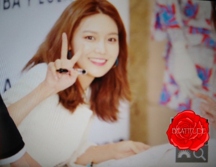 [PIC][10-03-2017]SooYoung tham dự buổi Fansign cho dòng thời trang "BIMBA Y LOLA" tại Lotte Department Store vào chiều nay C6ifT--U8AAUkW4