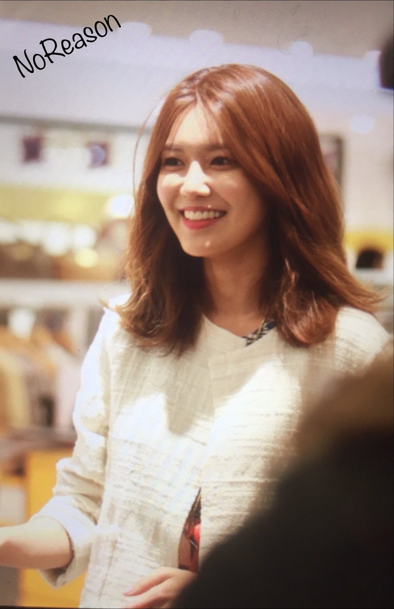 [PIC][10-03-2017]SooYoung tham dự buổi Fansign cho dòng thời trang "BIMBA Y LOLA" tại Lotte Department Store vào chiều nay C6igX8qV4AYvUZU