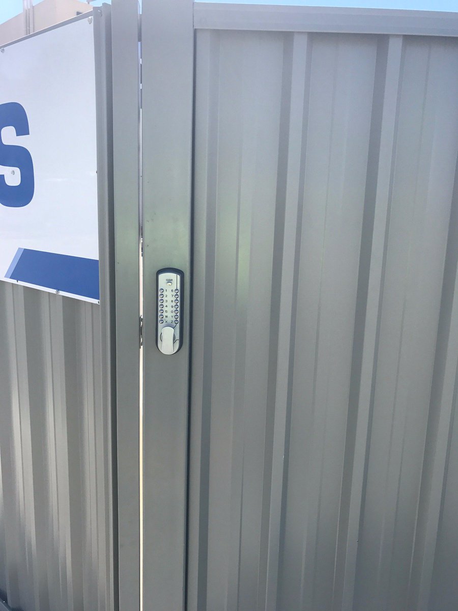 TeamWorkFencing's tweet photo. Professional #Colorbond #fencing in #Perth & #Bunbury? That’s what we do! Some 2017 #Colorbondfencing installations… https://t.co/fTzVwK4XLH