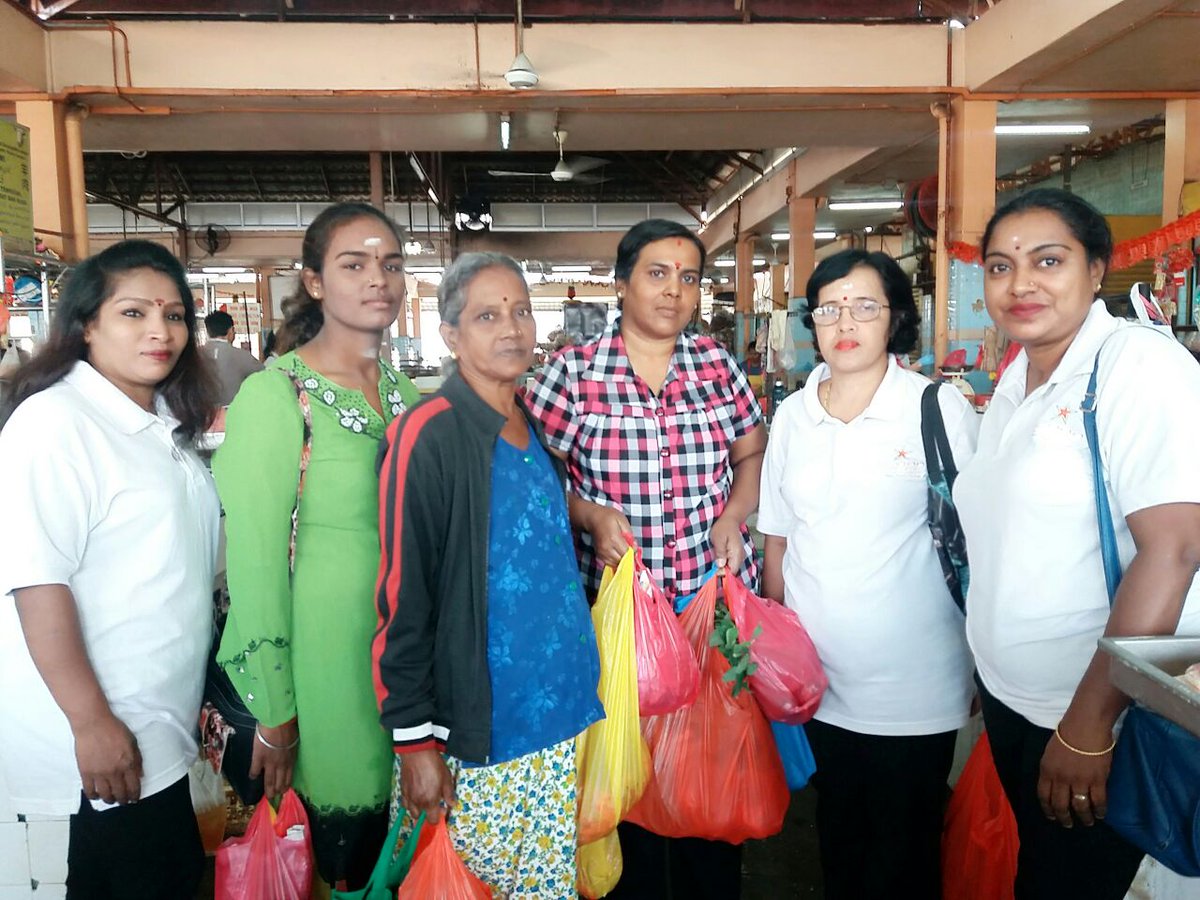 PPPSetiawangsa's tweet photo. #myPPP #P2baM #challenge365myPPP #Day69 Sumbangan Keperluan Harian di Pasar Ayer Panas @m_kayveas @simonsuresh1 @CMalathi1 @barisanasional https://t.co/HzBkUjNuRT
