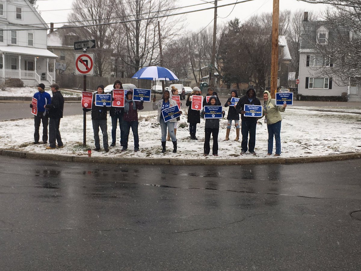boobrown75's tweet photo. BCLA and ACC Fighting for a fair contract #btu #btu66 #faircontract #bps #teachers @BTU66 https://t.co/h7r3yVUUCg
