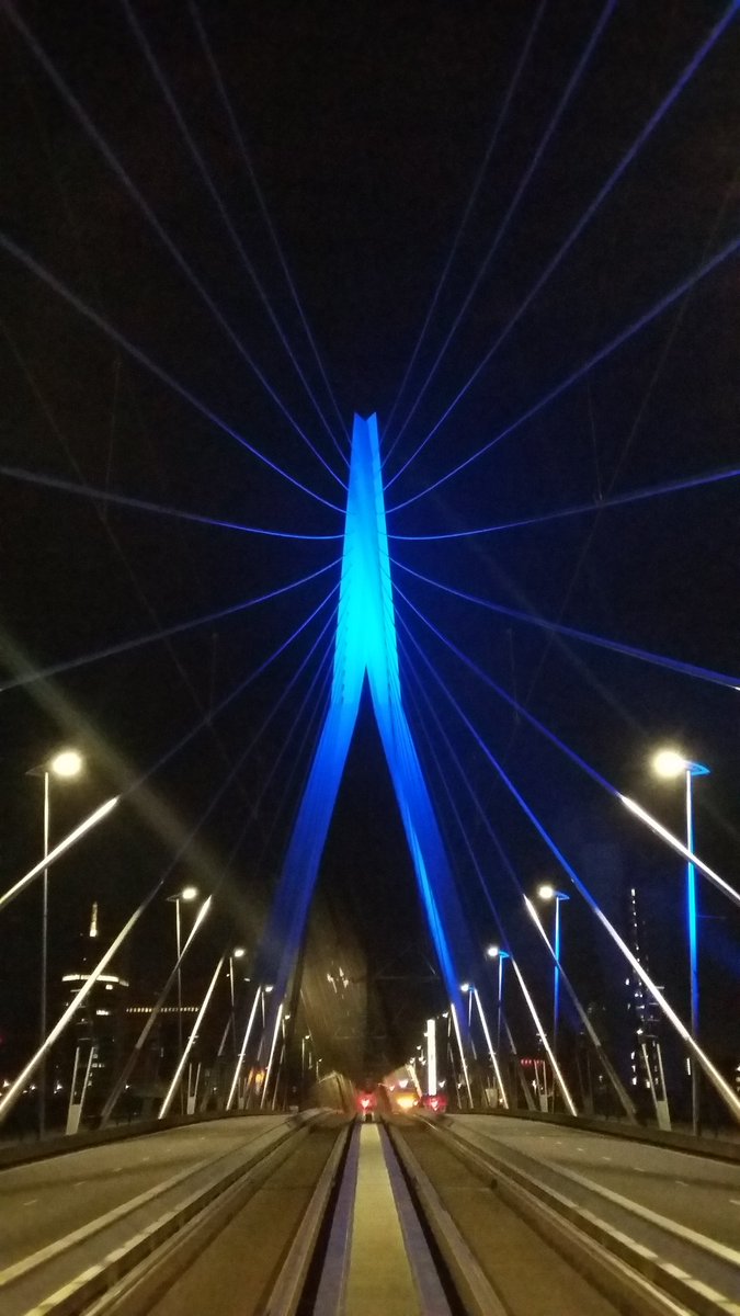 Hom4n's tweet image. Succesvolle nacht van testen en inspecties op en in de #Erasmusbrug. #Stadsbeheer010
