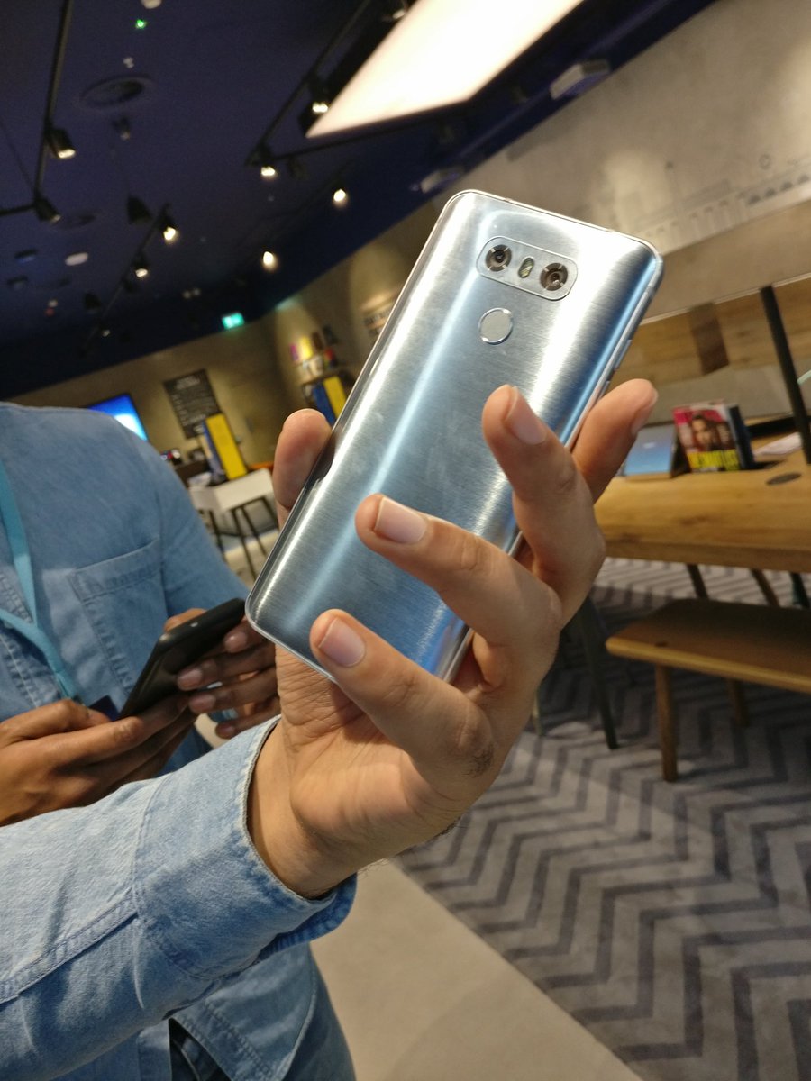 DigiKaye's tweet image. Showcasing the G6 at #o2whitecity . Can't wait for the release. It's absolutely beautiful!