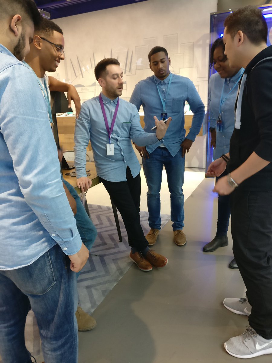 DigiKaye's tweet image. Showcasing the G6 at #o2whitecity . Can't wait for the release. It's absolutely beautiful!