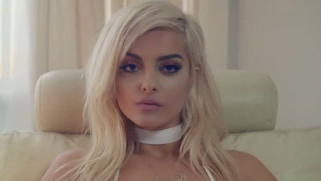 popdocepop's tweet photo. Bebe Rexha novamente ao lado de G-Eazy! Dessa vez para o clipe de F.F.F (Fuck Fake Friends). Assista e leia review: https://t.co/MWotJlNLtO https://t.co/r1JNAzLalK